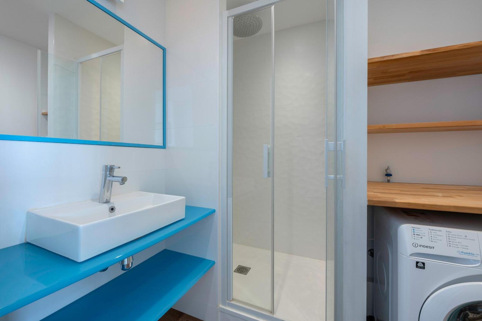 Pour 6, Vue A 40m De La Apartment